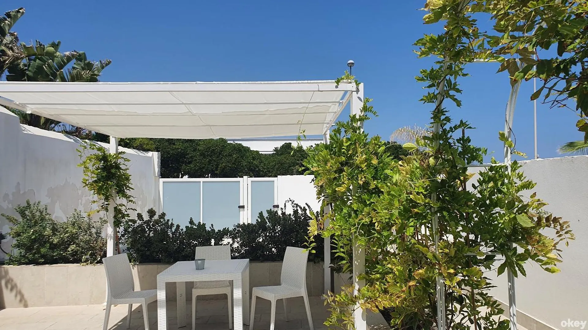 Villa Mediterranea Apartments - Seaview, Pool & Garden Bari