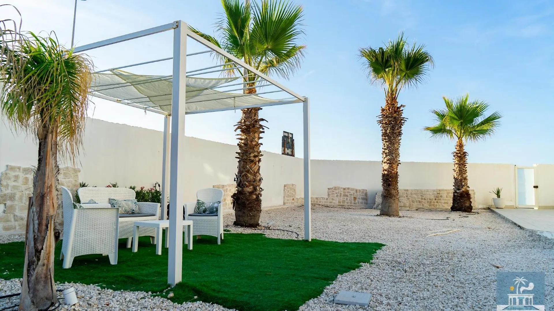 Villa Mediterranea Apartments - Seaview, Pool & Garden Bari