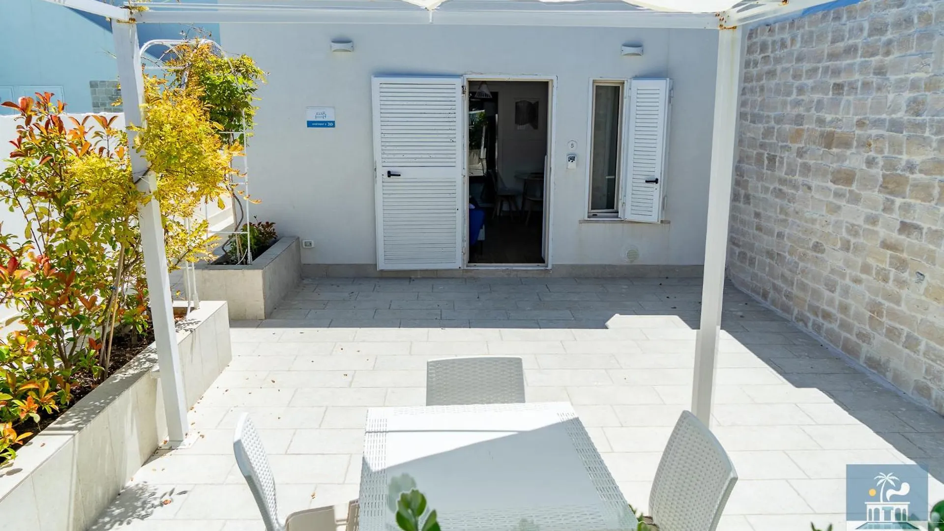Villa Mediterranea Apartments - Seaview, Pool & Garden Bari