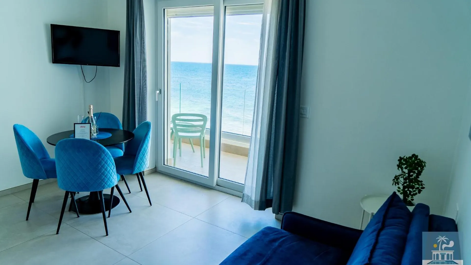 Villa Mediterranea Apartments - Seaview, Pool & Garden Bari 0*,