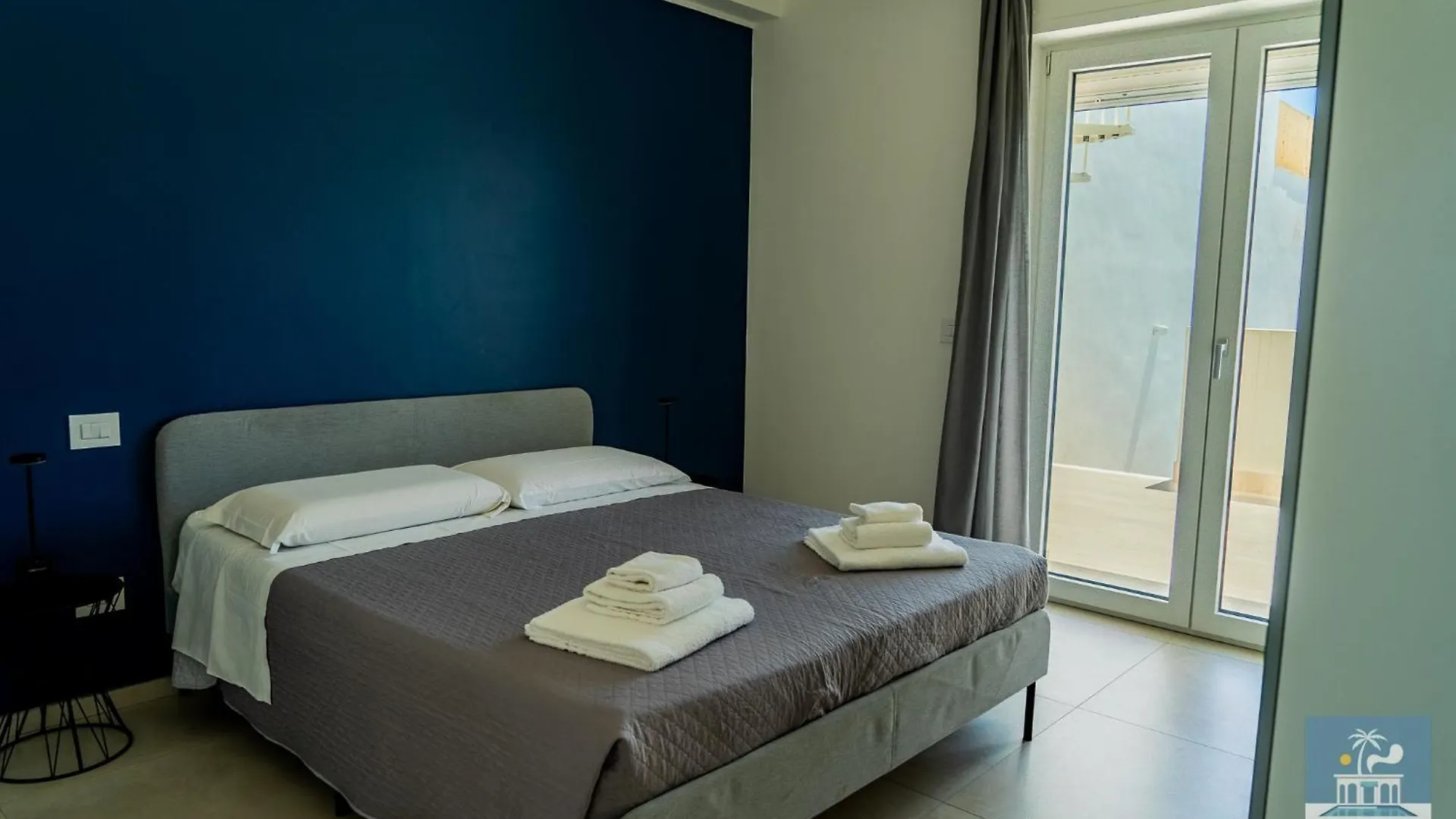 Villa Mediterranea Apartments - Seaview, Pool & Garden Bari