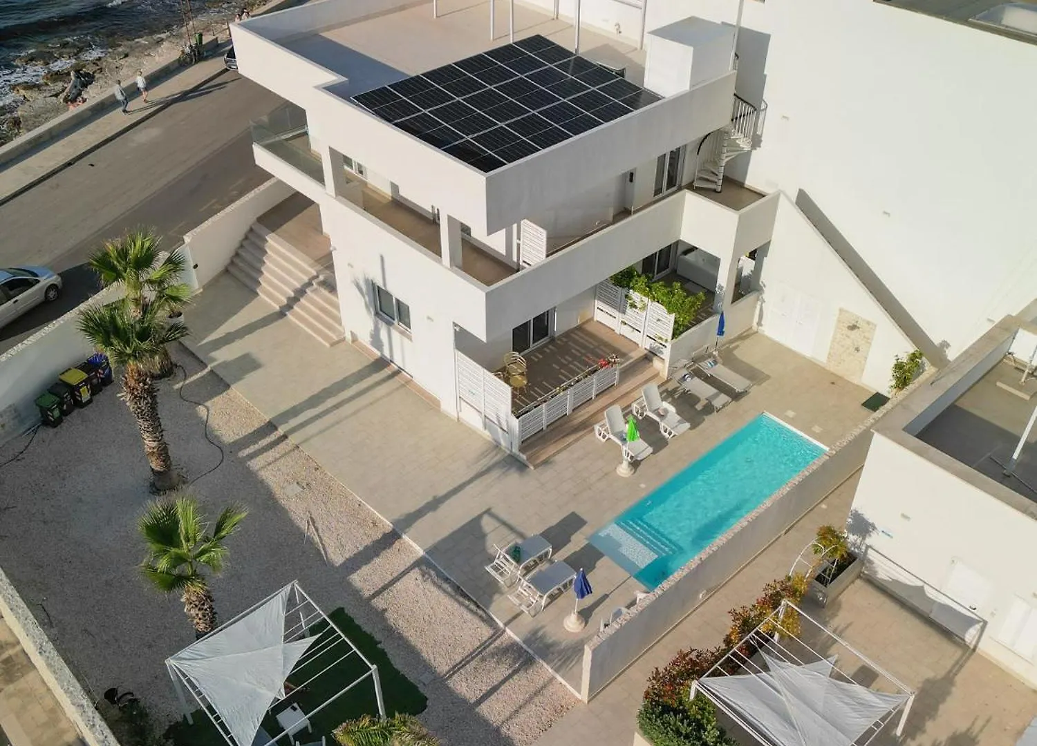 Villa Mediterranea Apartments - Seaview, Pool & Garden Bari