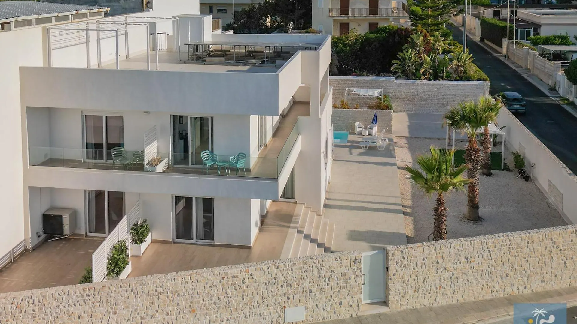 Villa Mediterranea Apartments - Seaview, Pool & Garden Bari