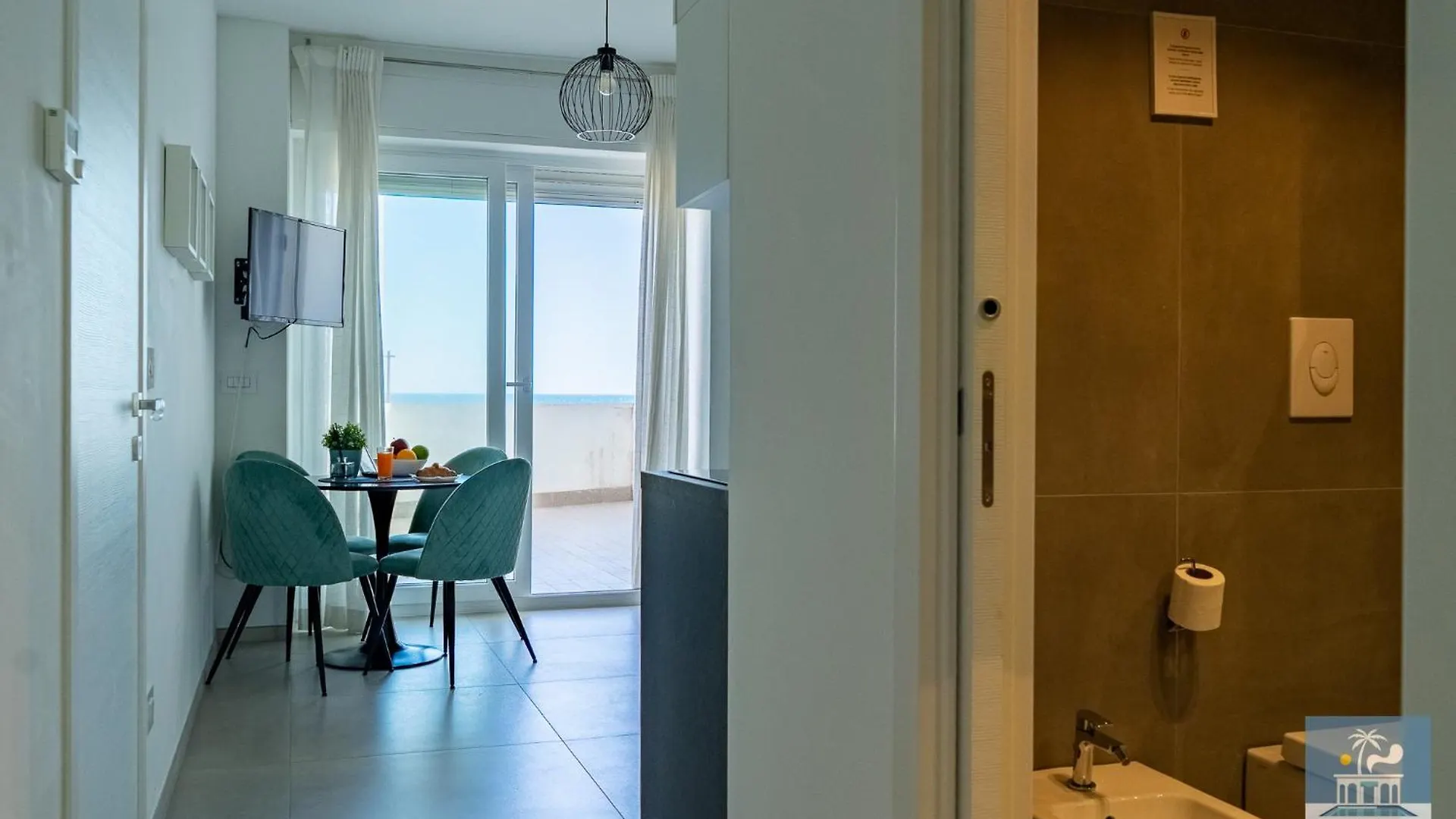 Villa Mediterranea Apartments - Seaview, Pool & Garden Bari