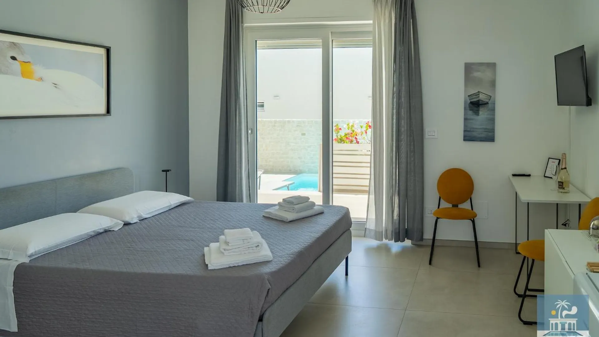 Villa Mediterranea Apartments - Seaview, Pool & Garden Bari