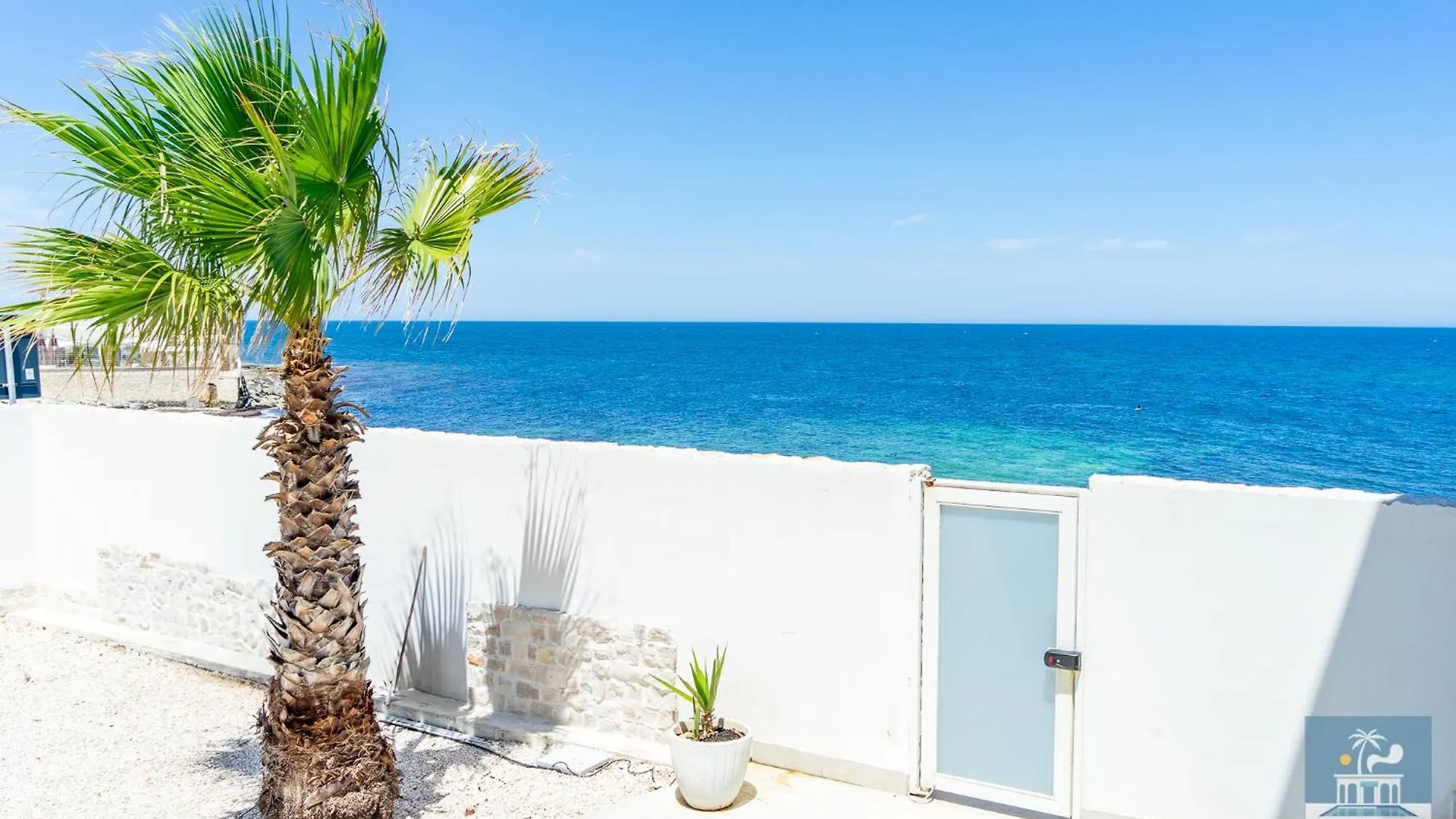 Villa Mediterranea Apartments - Seaview, Pool & Garden Bari 0*,