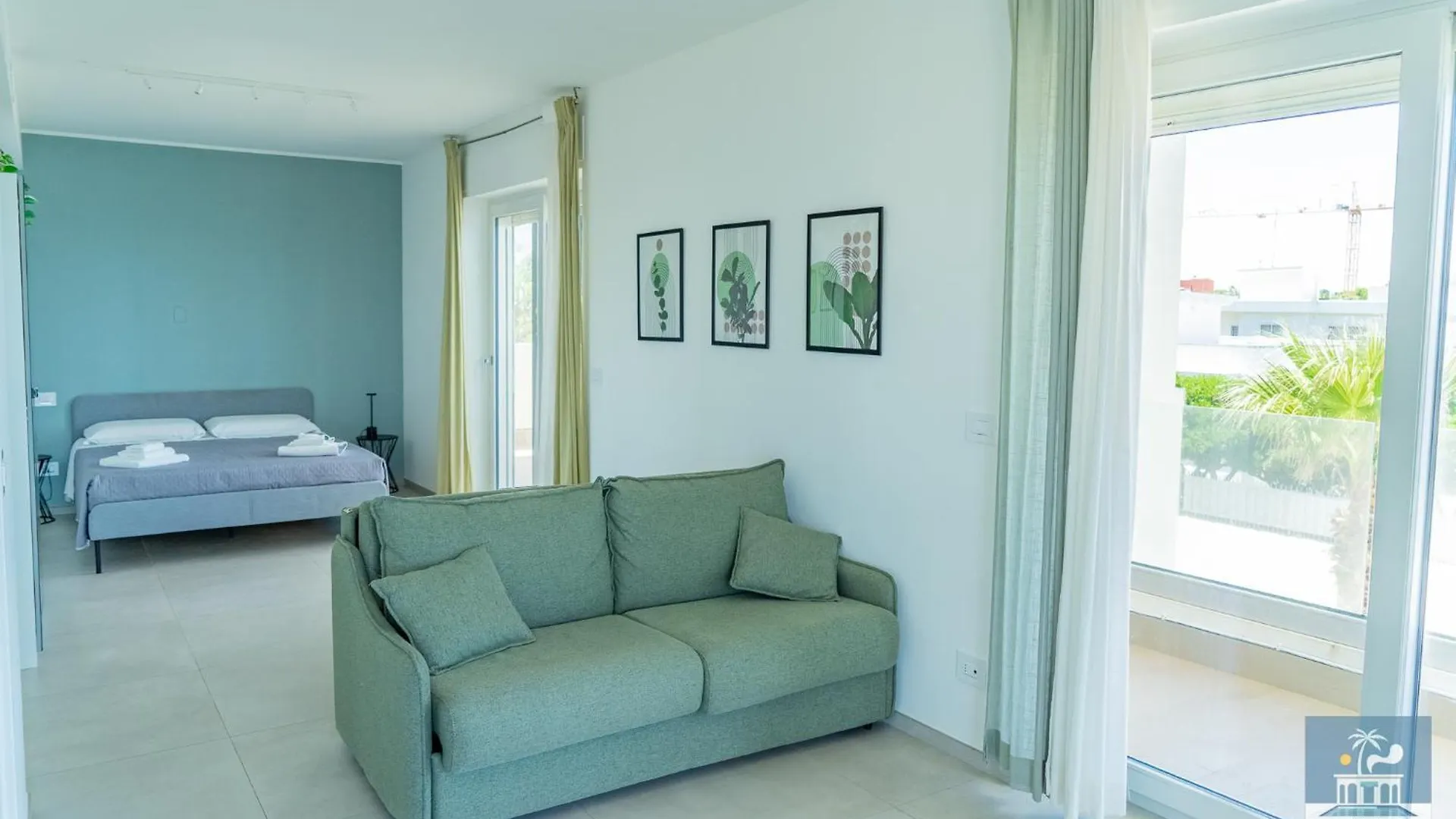 Villa Mediterranea Apartments - Seaview, Pool & Garden Bari