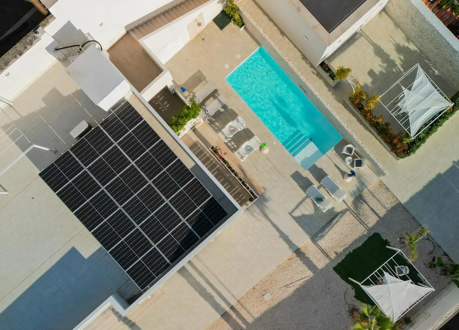 Villa Mediterranea Apartments - Seaview, Pool & Garden Bari